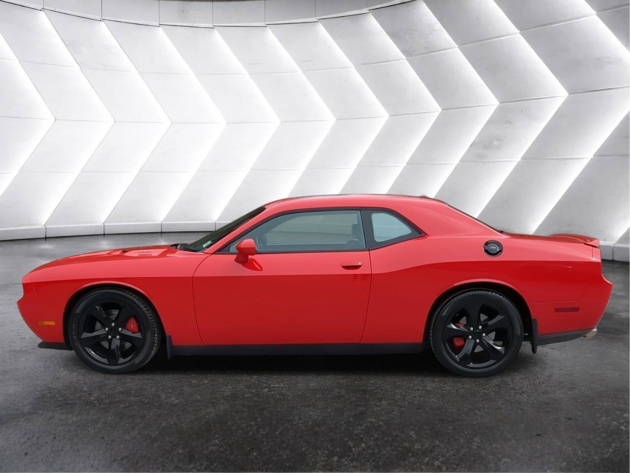 Used 2014 Dodge Challenger R/T w/ Blacktop Package RWD image 6