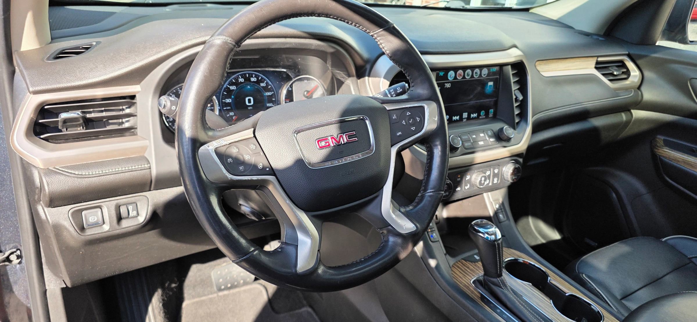 Used 2019 GMC Acadia Denali image 11