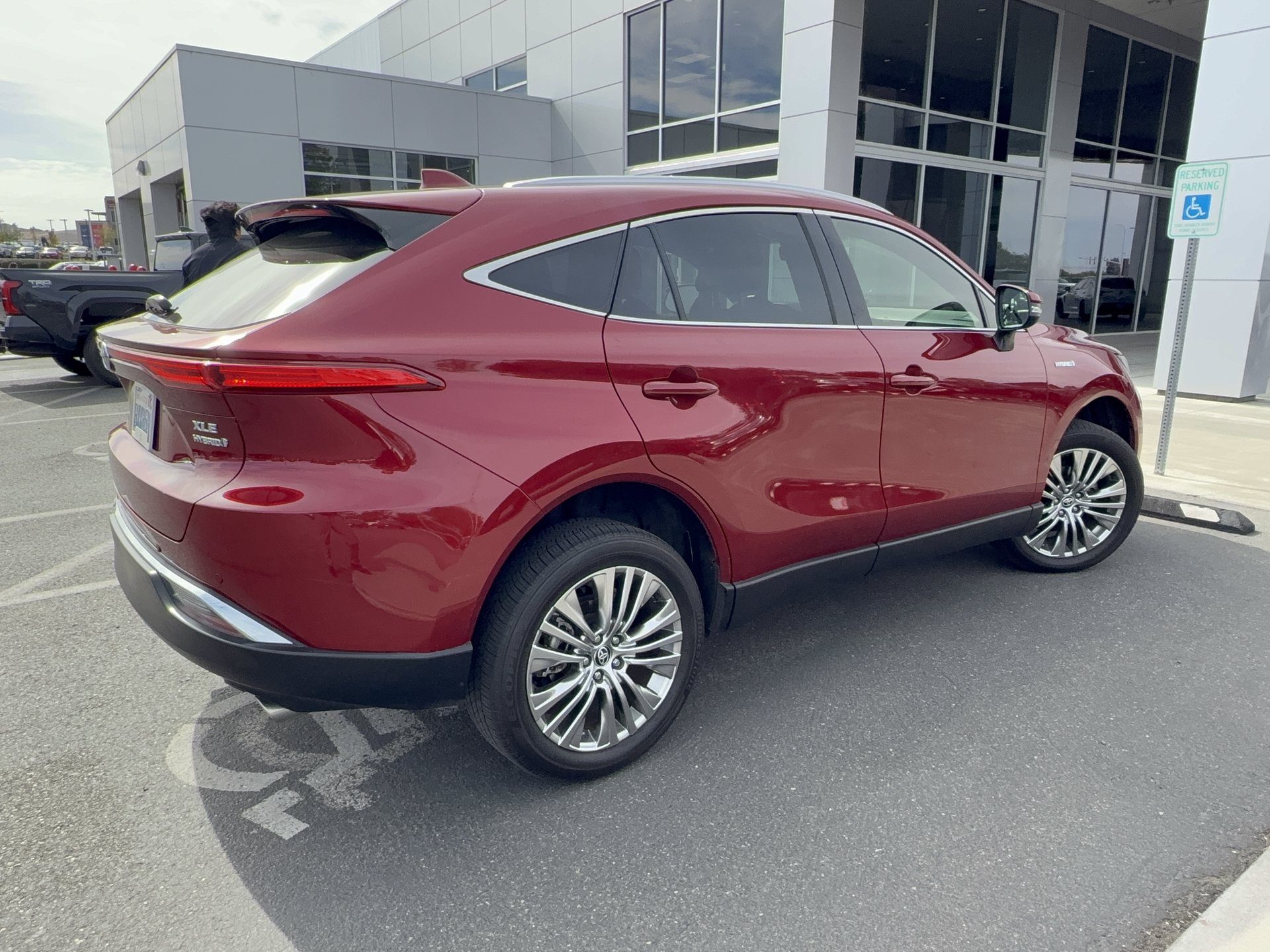 Certified 2021 Toyota Venza XLE w/ Softex Package AWD/4WD image 34