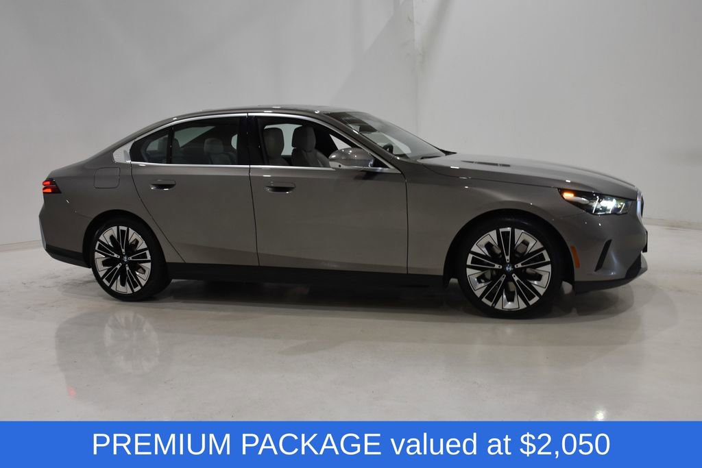 Used 2025 BMW 530i xDrive w/ Premium Package image 3