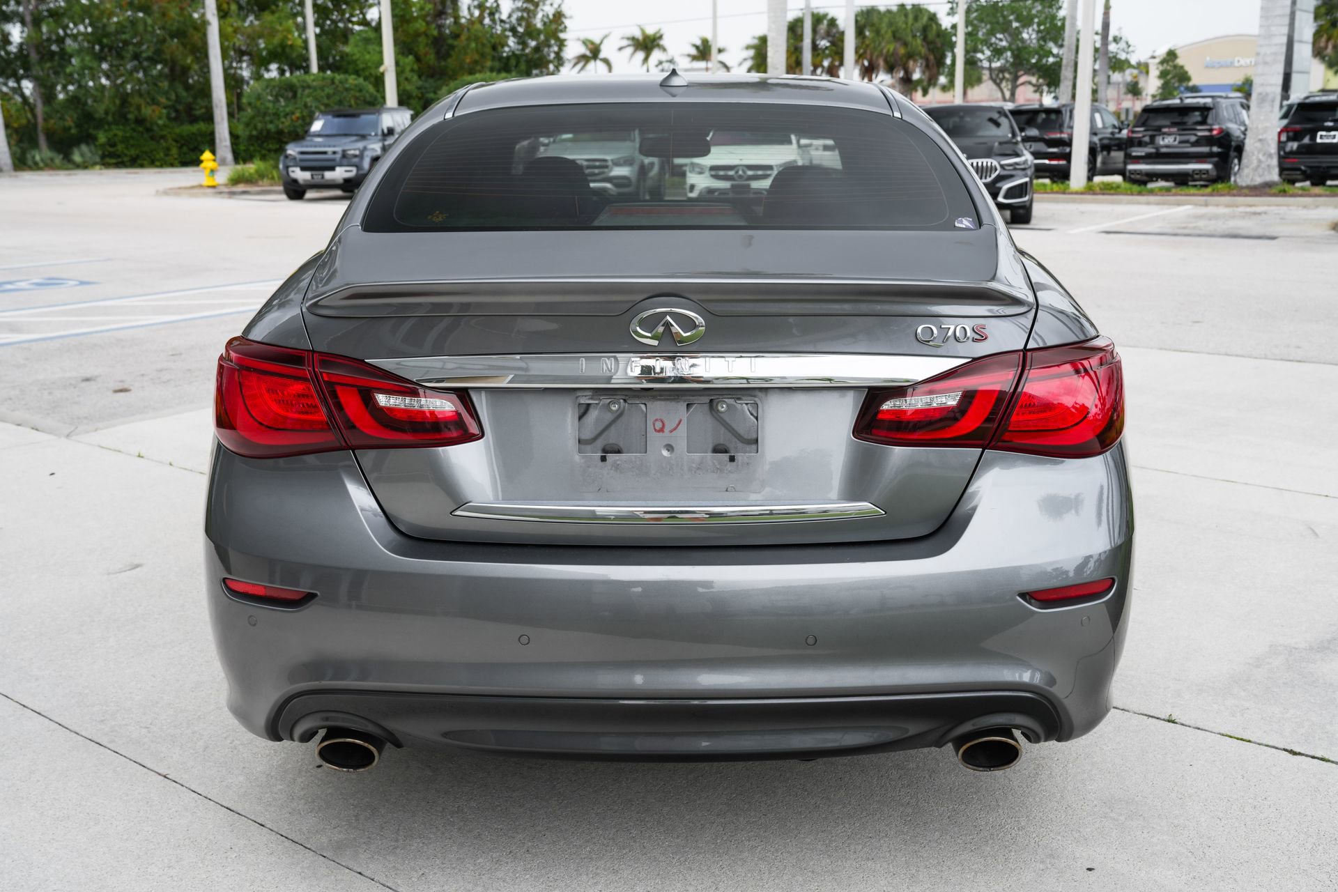 Used 2019 INFINITI Q70 Luxe w/ Sport Package image 9