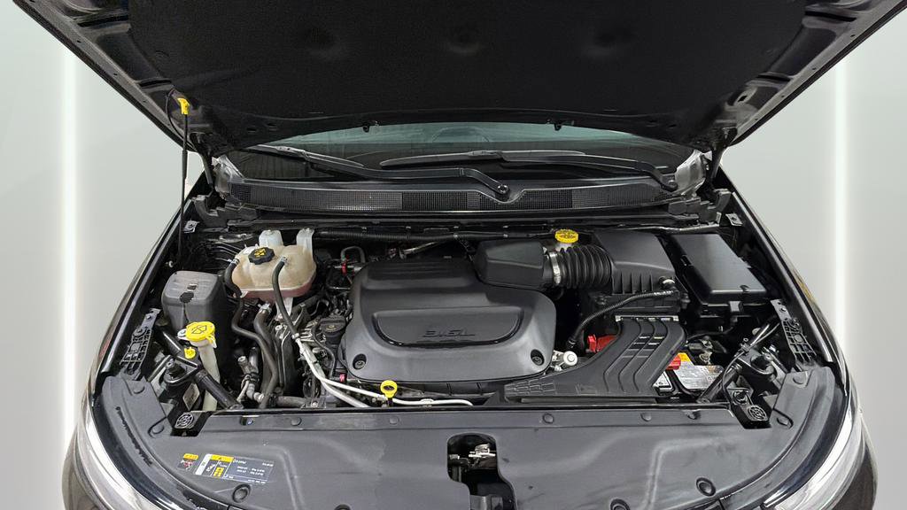 Used 2023 Chrysler Pacifica Touring-L image 28