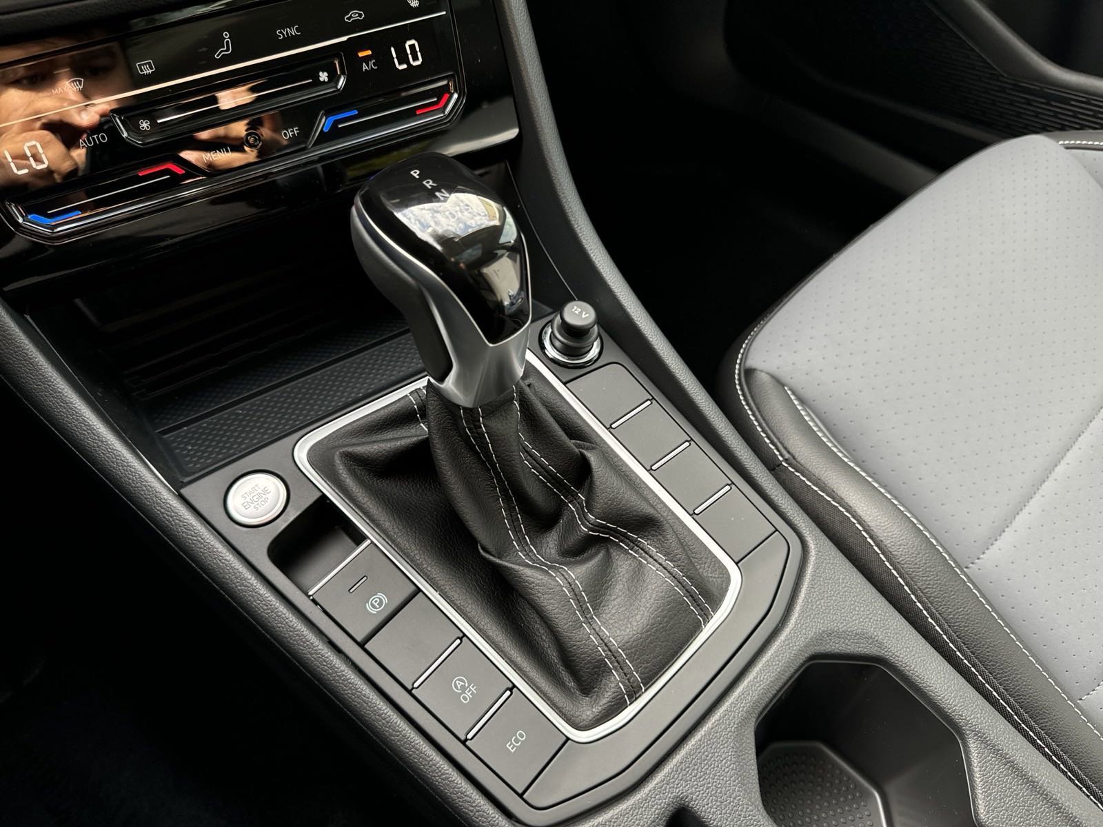 Used 2026 Volkswagen Jetta SE FWD image 44