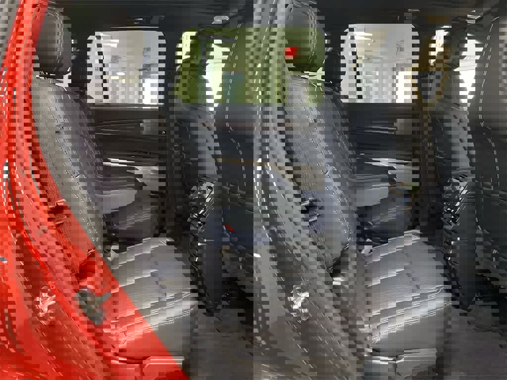 Certified 2026 Cadillac Vistiq Sport w/ LPO, Floor Liner Package image 18