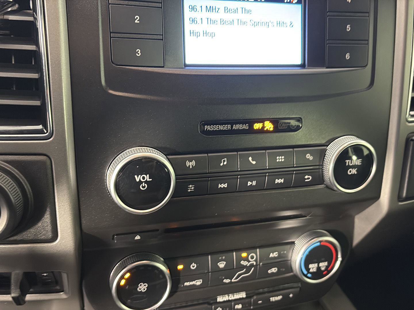 Used 2018 Ford Expedition XLT image 31