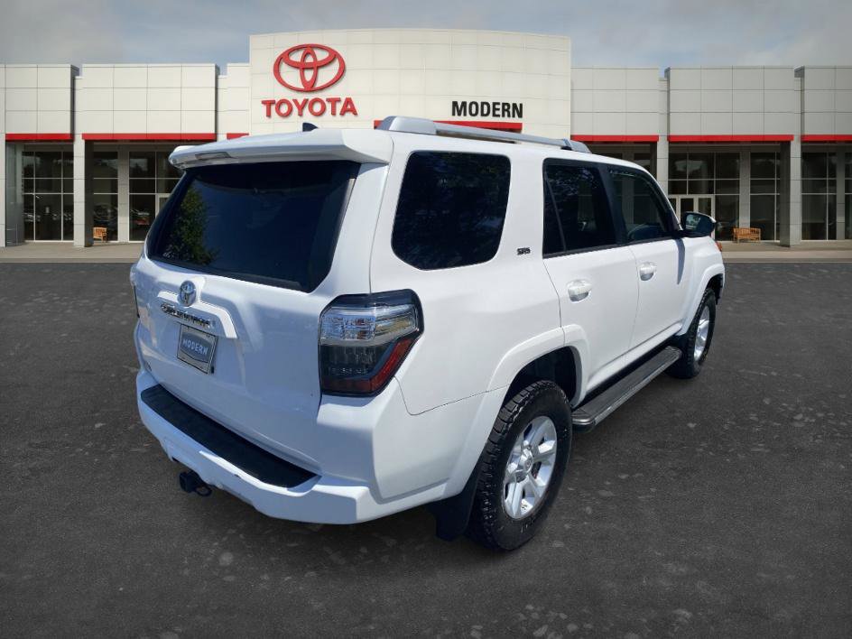 Used 2016 Toyota 4Runner SR5 AWD/4WD image 5