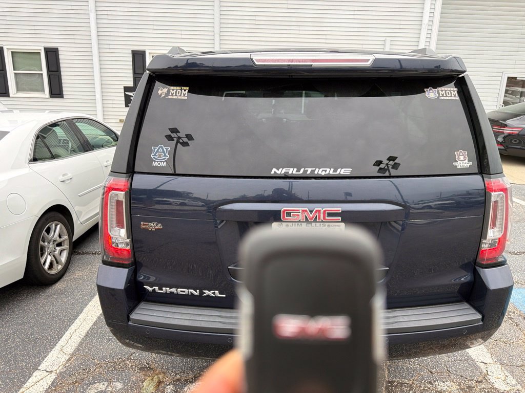 Used 2017 GMC Yukon XL SLT w/ Open Road Package RWD image 4