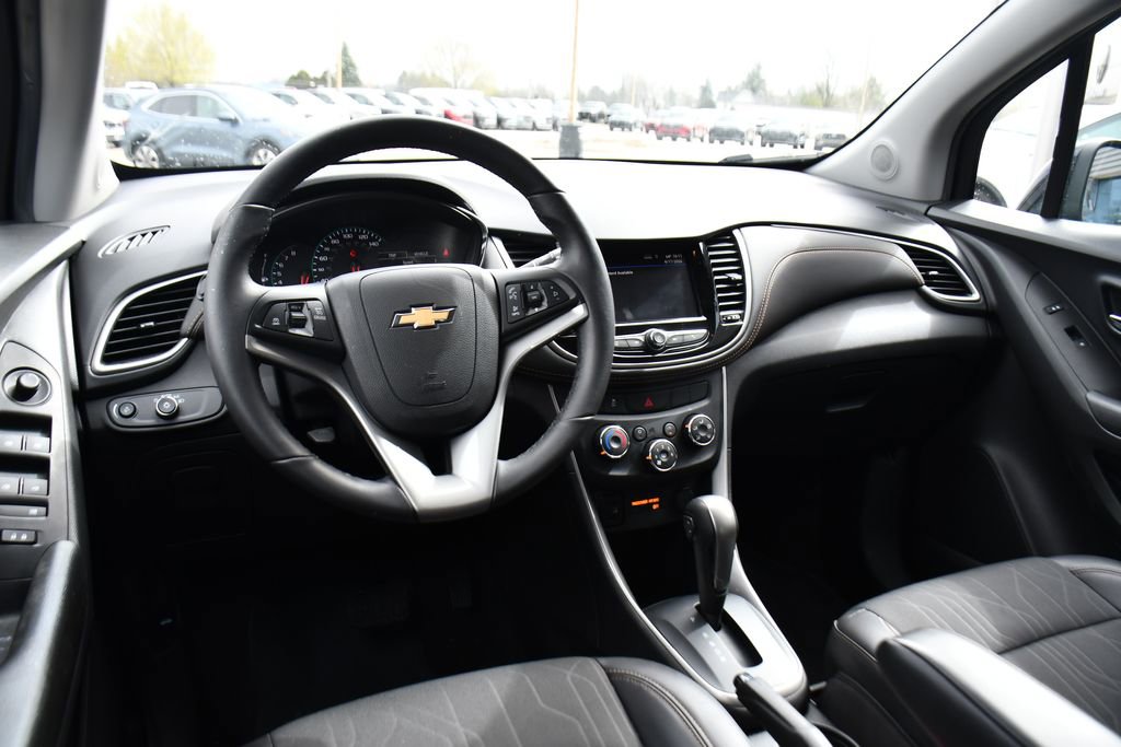Used 2022 Chevrolet Trax LT w/ LT Convenience Package AWD/4WD image 12