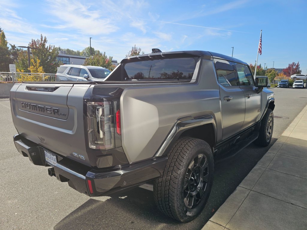 Used 2026 GMC Hummer EV 4x4 Crew Cab w/ Carbon Fiber Edition Package image 7