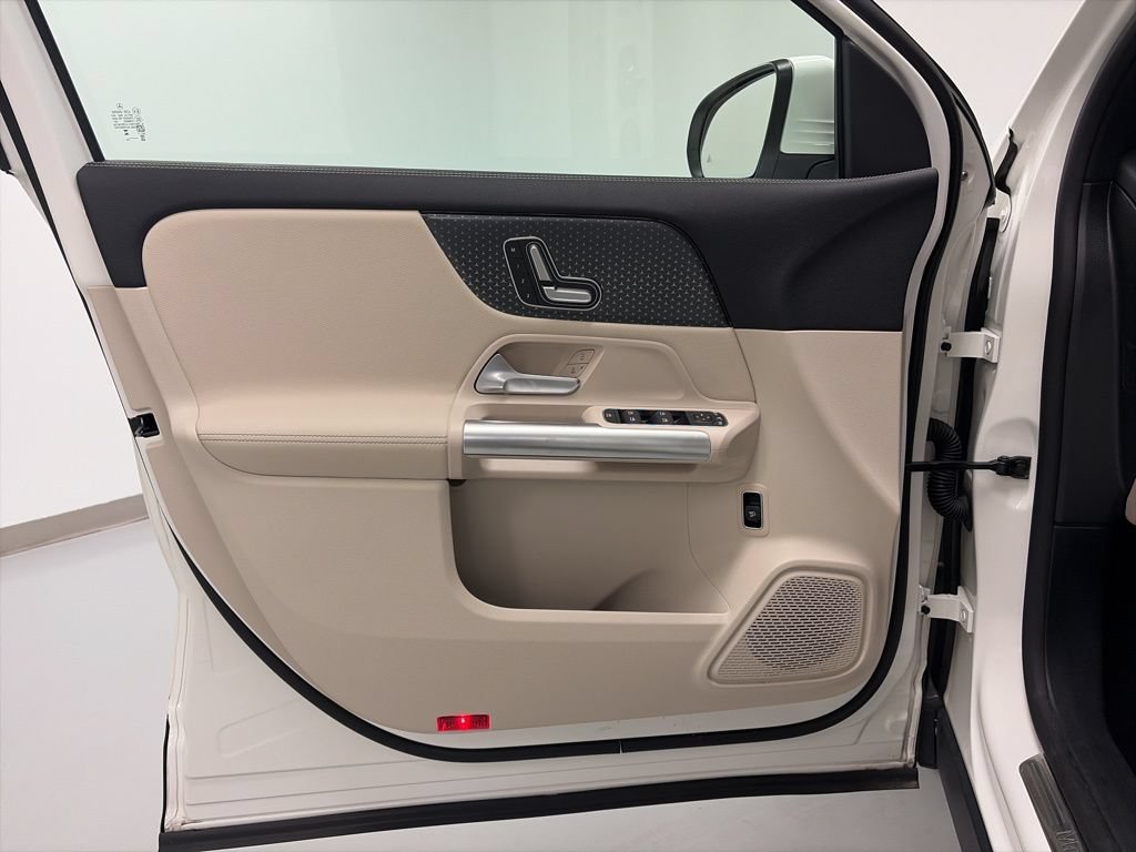 Certified 2025 Mercedes-Benz GLA 250 4MATIC image 15