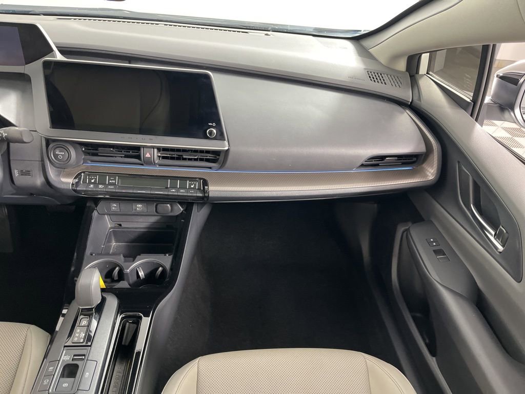 Used 2024 Toyota Prius XLE AWD/4WD image 19