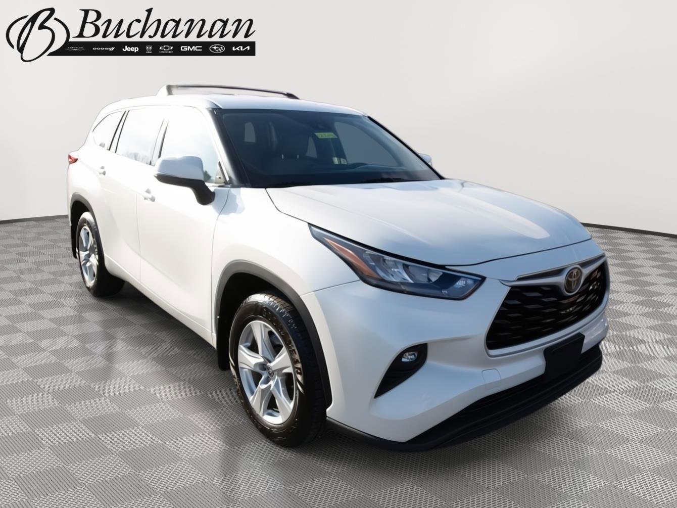 Used 2020 Toyota Highlander LE image 1