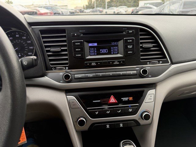 Used 2017 Hyundai Elantra SE image 18