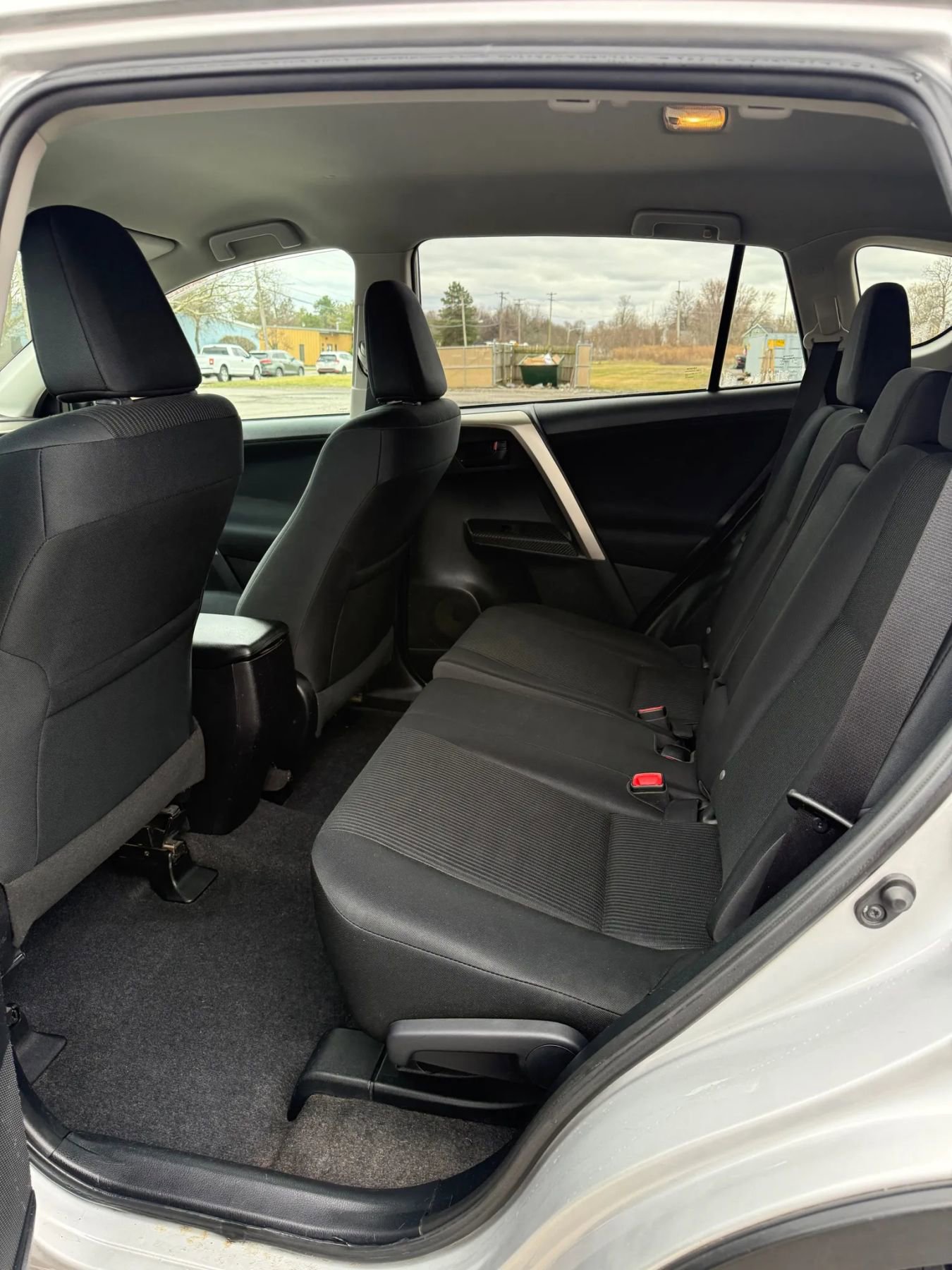 Used 2015 Toyota RAV4 LE AWD/4WD image 18