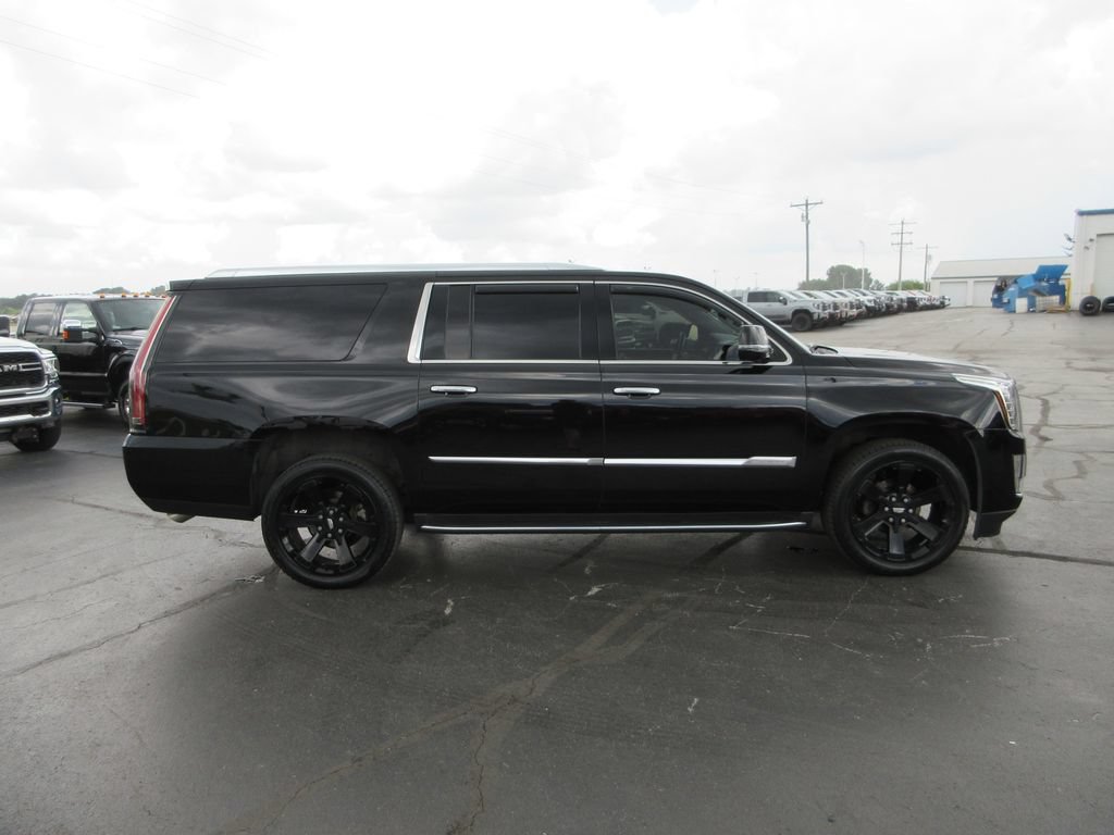 Used 2016 Cadillac Escalade ESV Luxury AWD/4WD image 4