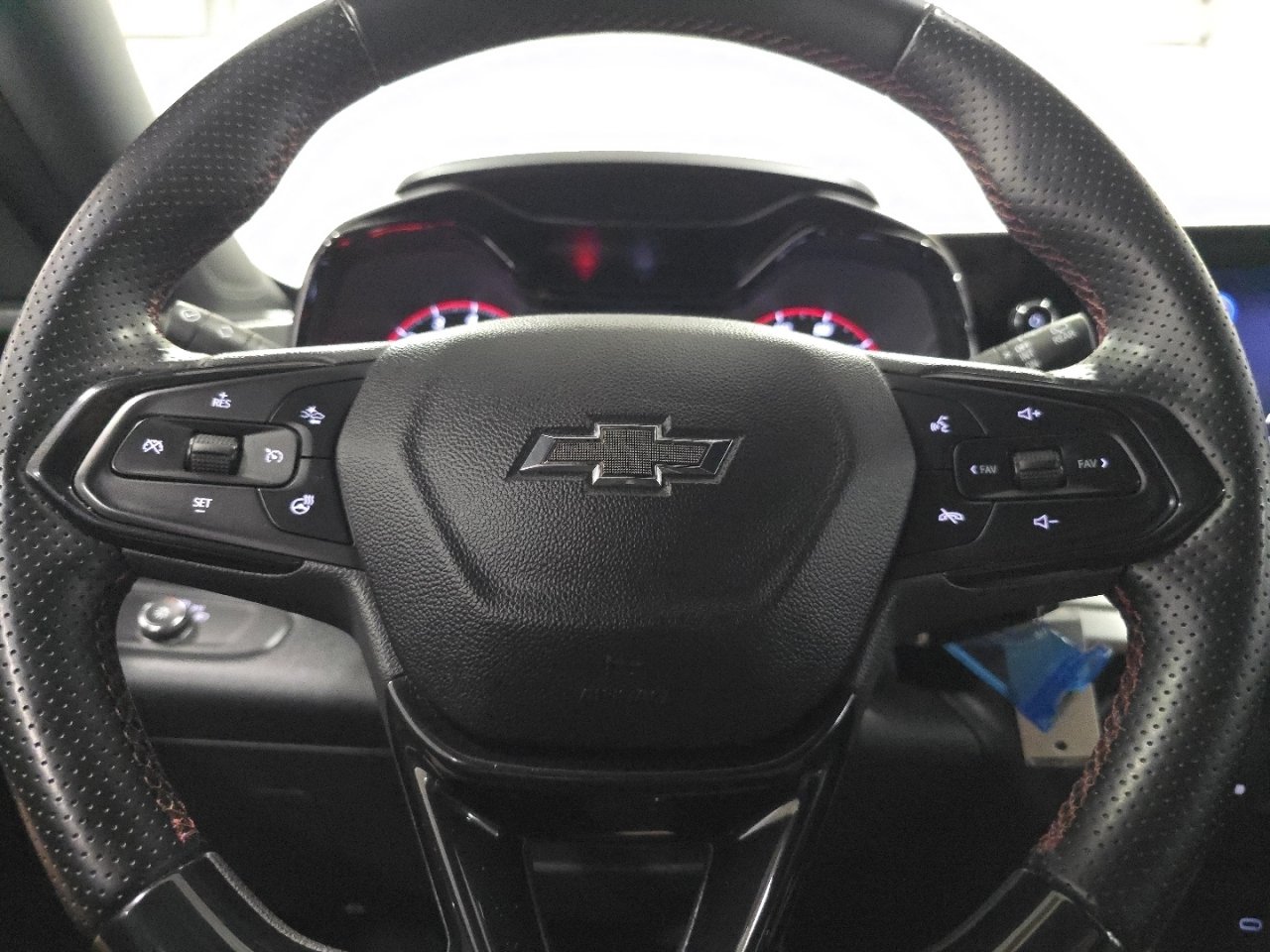 Used 2024 Chevrolet Trax RS FWD image 25