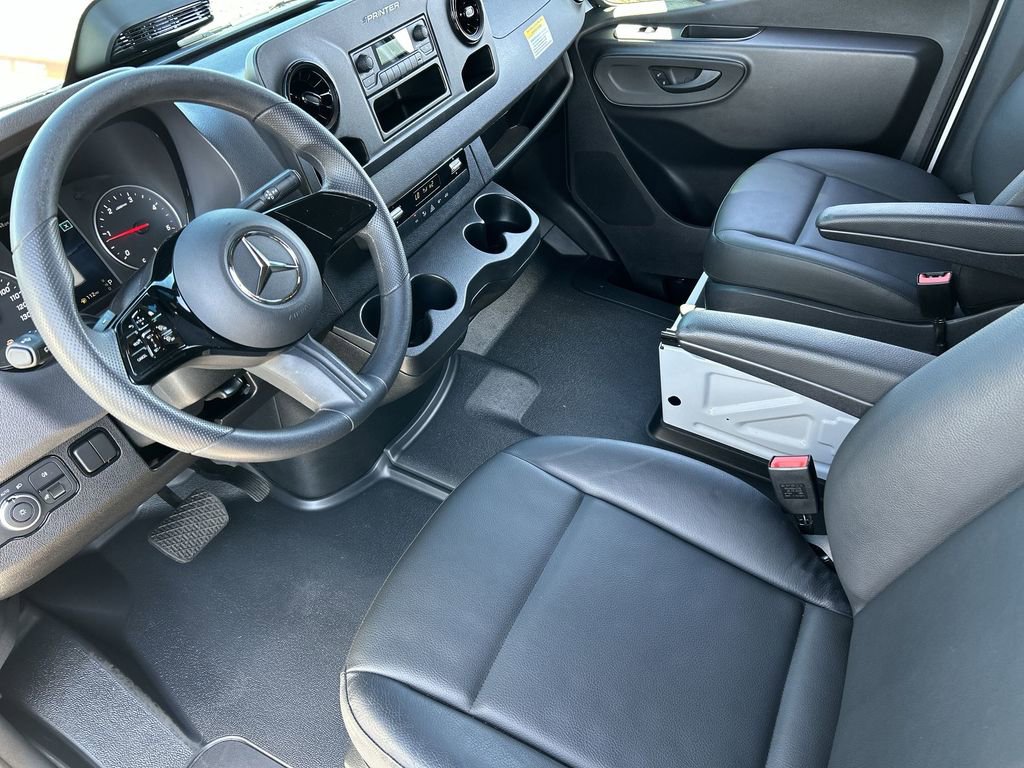 Used 2025 Mercedes-Benz Sprinter 2500 image 10