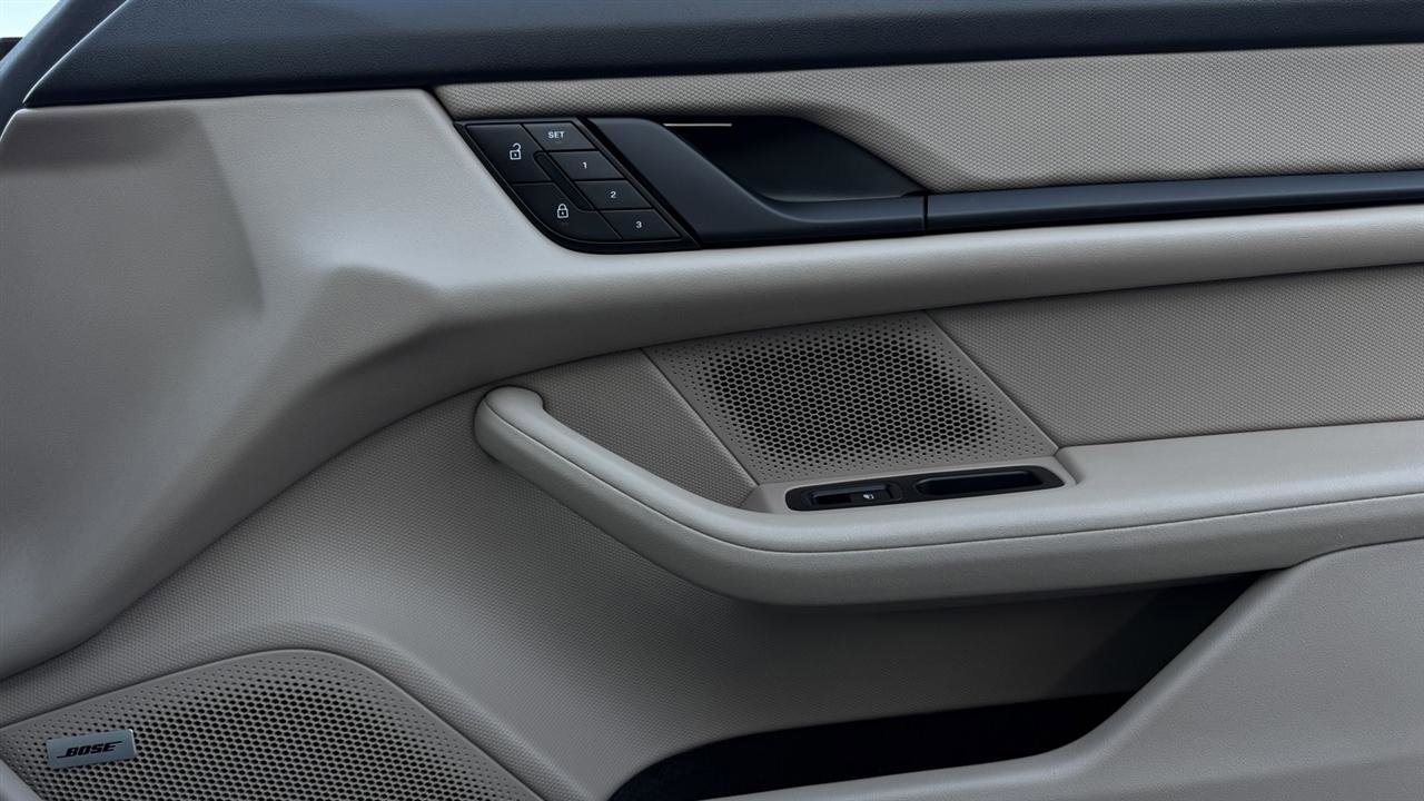 Used 2022 Porsche Taycan image 44