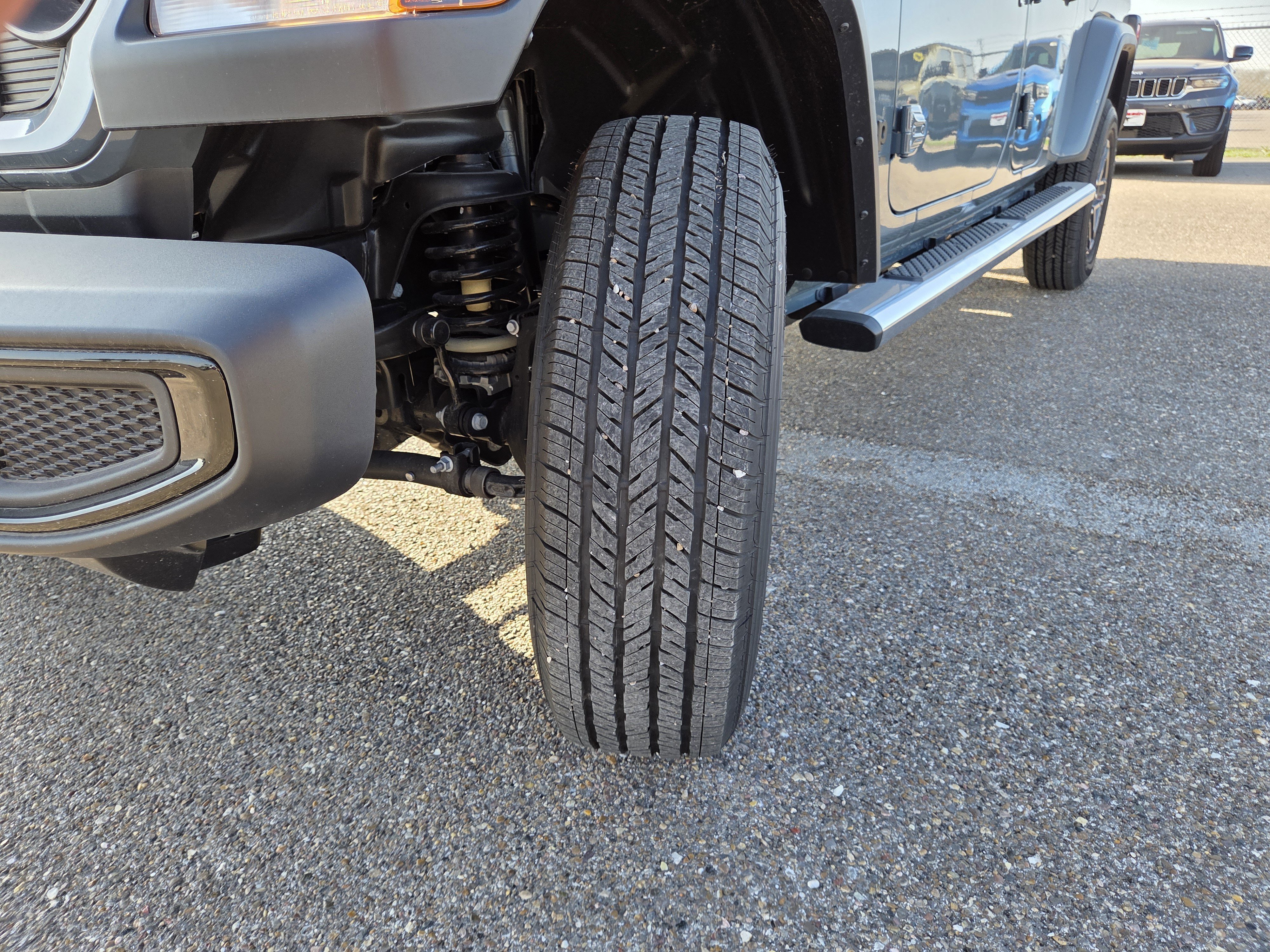 Used 2025 Jeep Gladiator Sport AWD/4WD image 10