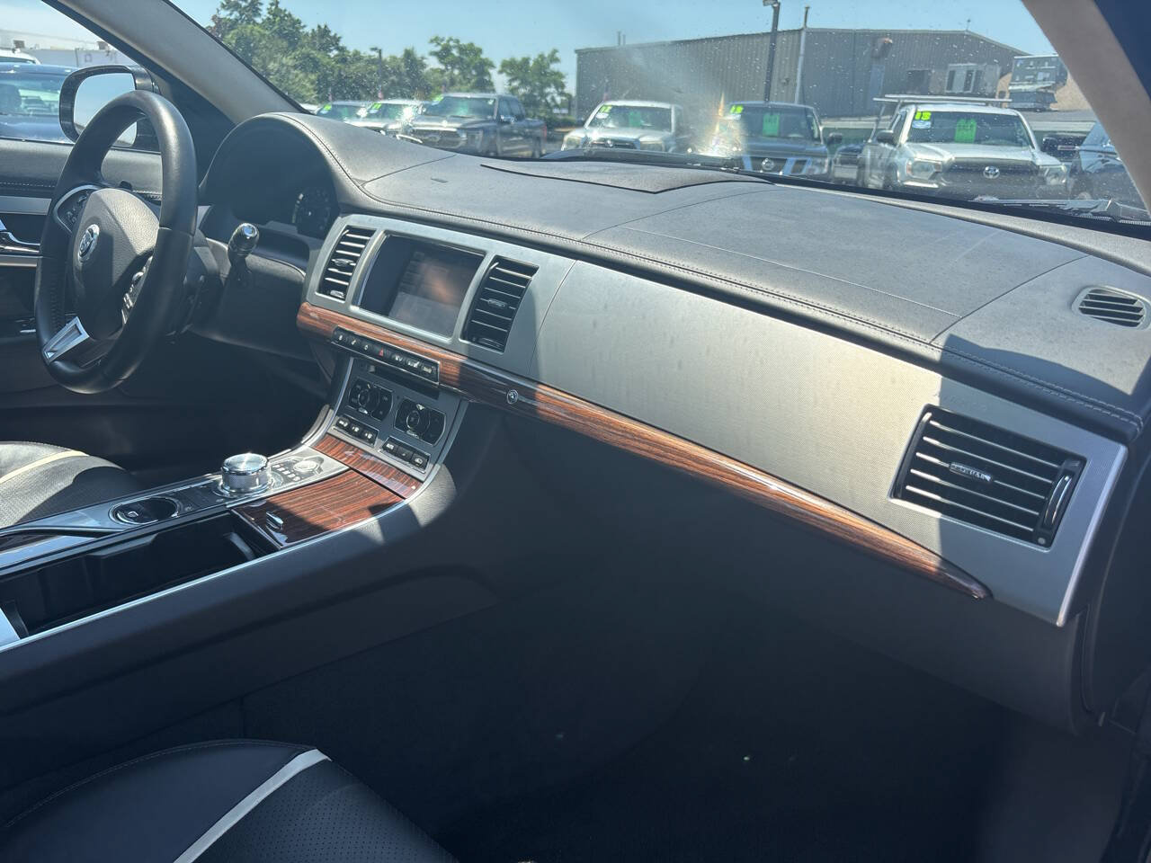 Used 2012 Jaguar XF Portfolio RWD image 32