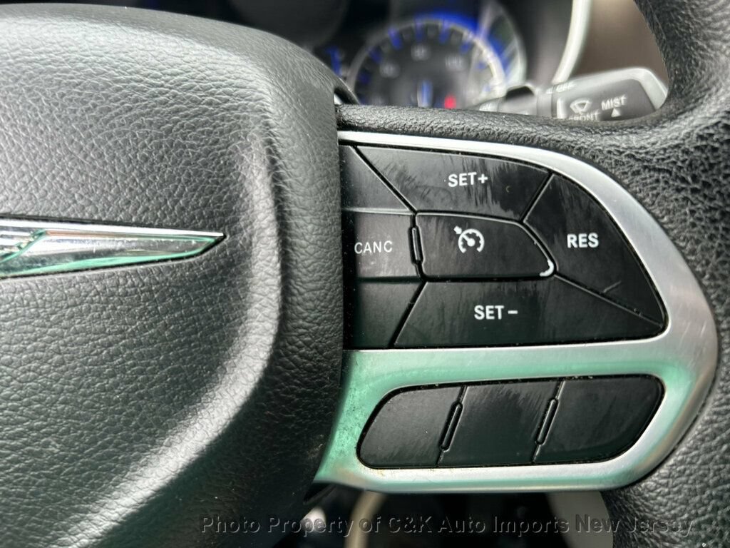 Used 2020 Chrysler Voyager L FWD image 42