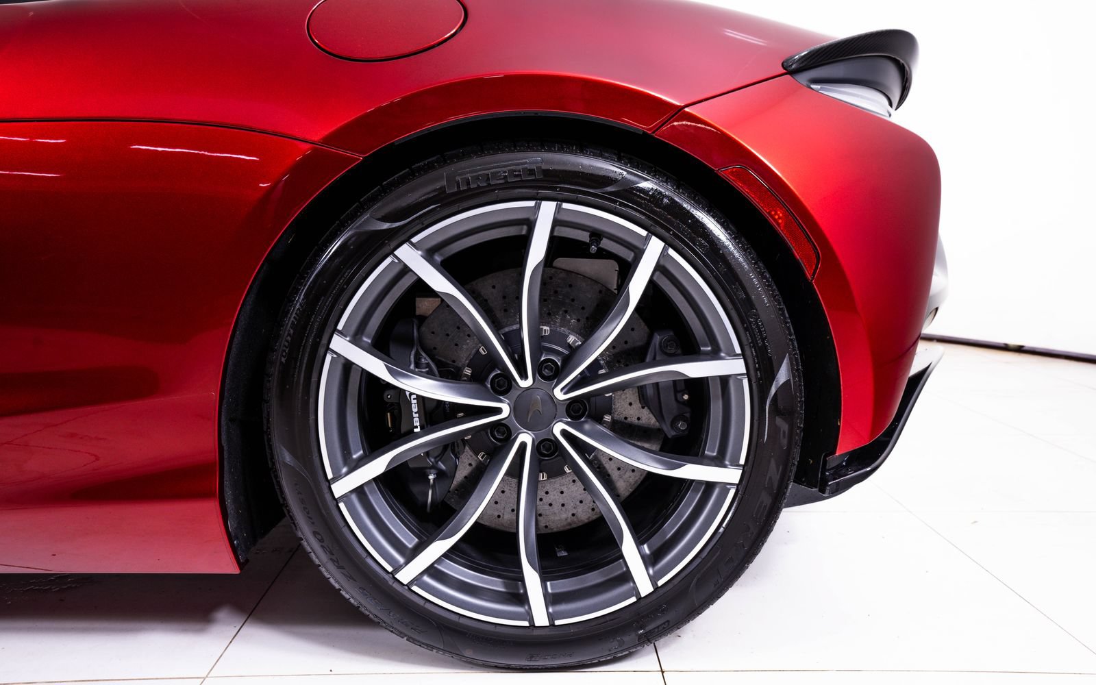 Used 2025 McLaren Artura Spider RWD image 19