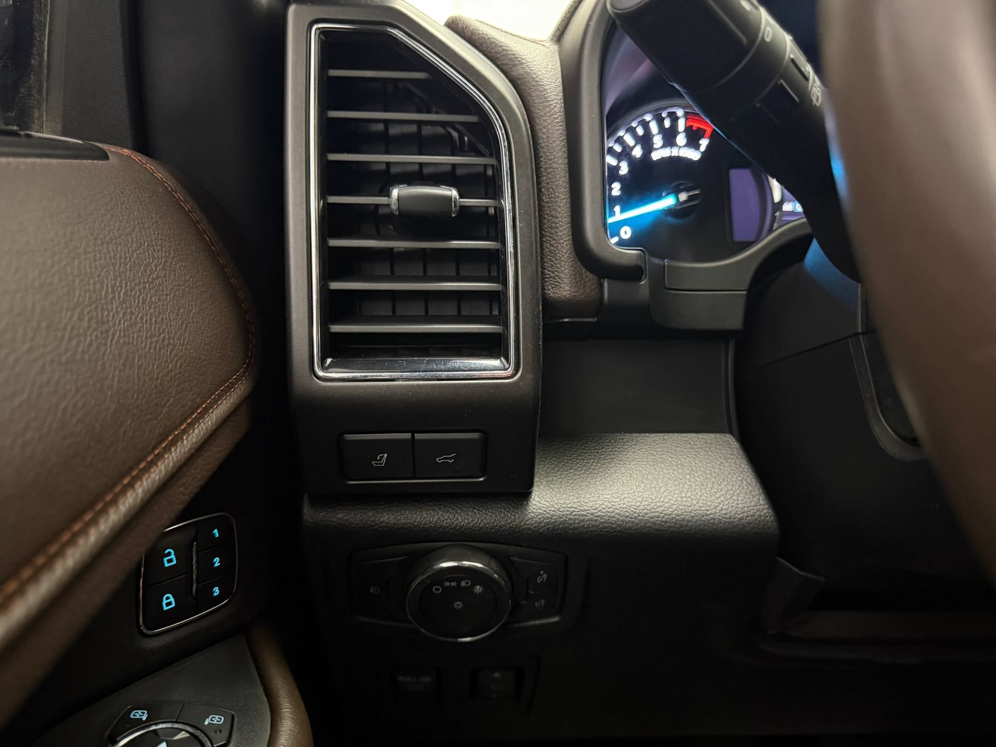 Used 2021 Ford Expedition King Ranch AWD/4WD image 31