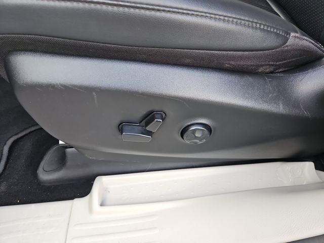 Used 2024 Chrysler Pacifica Touring-L image 17