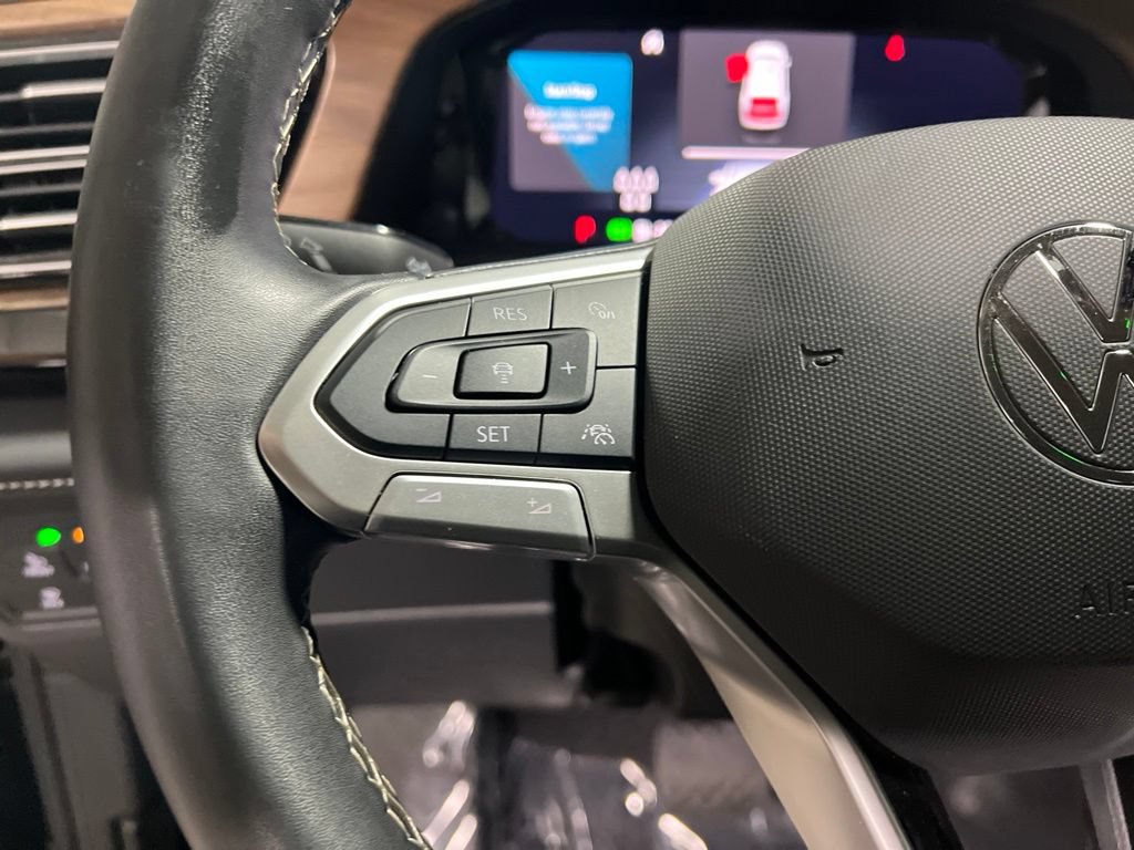 Used 2025 Volkswagen Atlas SE AWD/4WD image 25