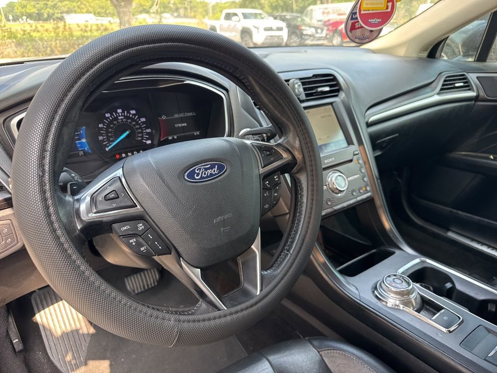 Used 2020 Ford Fusion Titanium FWD image 9