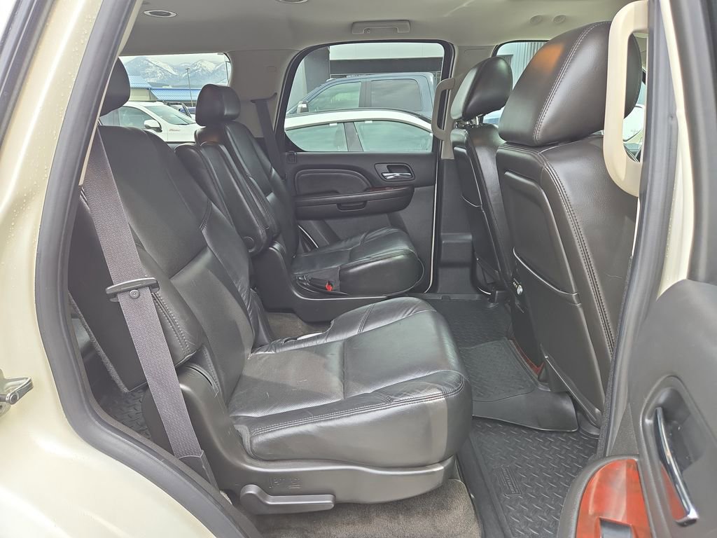 Used 2010 Cadillac Escalade AWD image 17