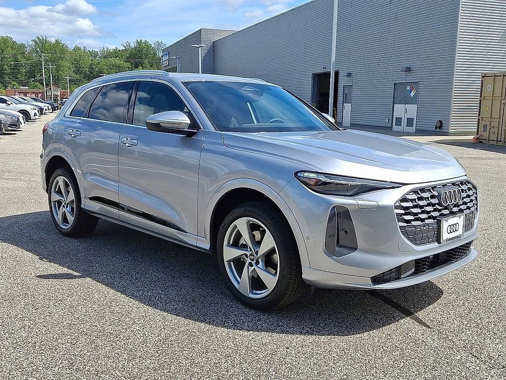 Used 2025 Audi Q5 Premium Plus w/ Premium Plus AWD/4WD image 2