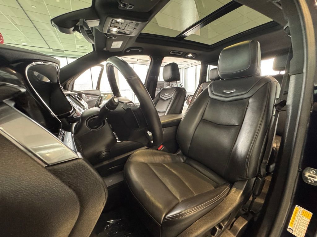 Used 2022 Cadillac XT6 Premium Luxury AWD/4WD image 2