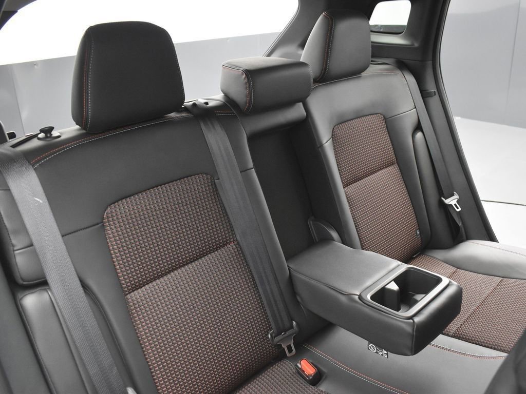 New 2026 Nissan Kicks SR w/ Cold Weather Package image 22