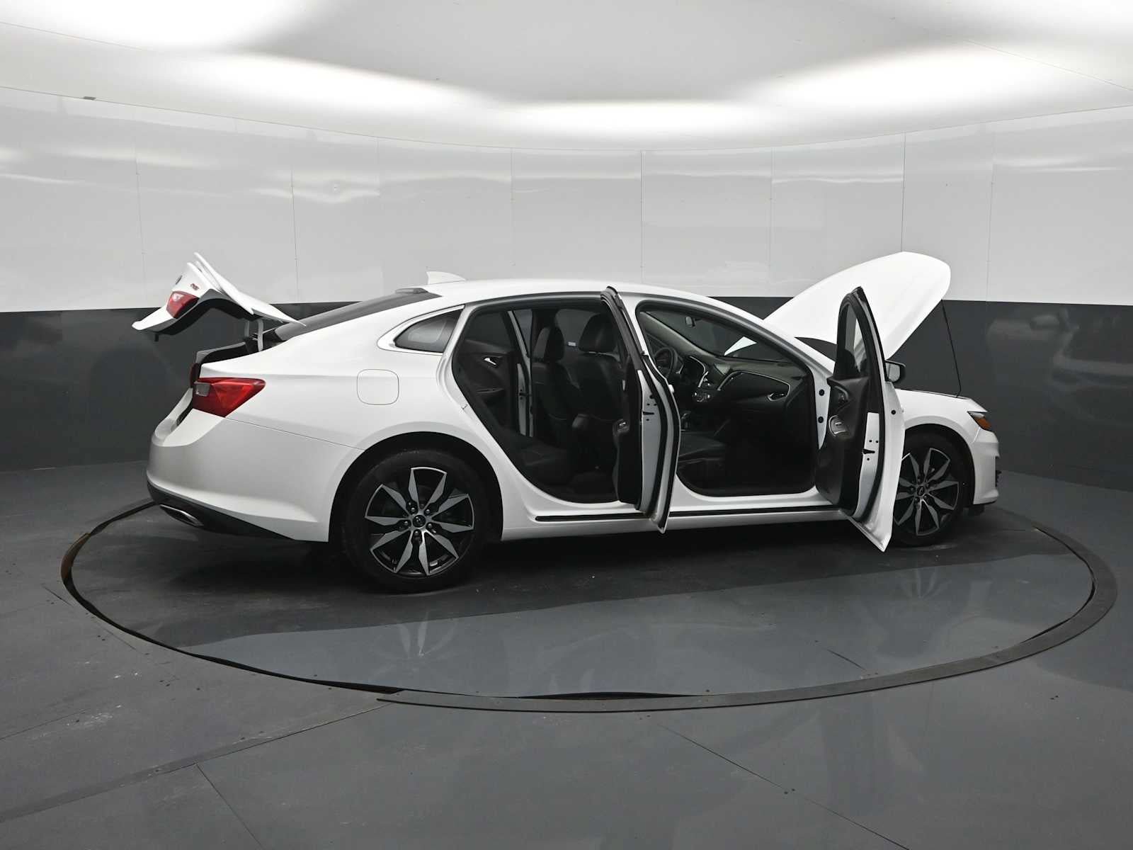Used 2021 Chevrolet Malibu RS FWD image 28