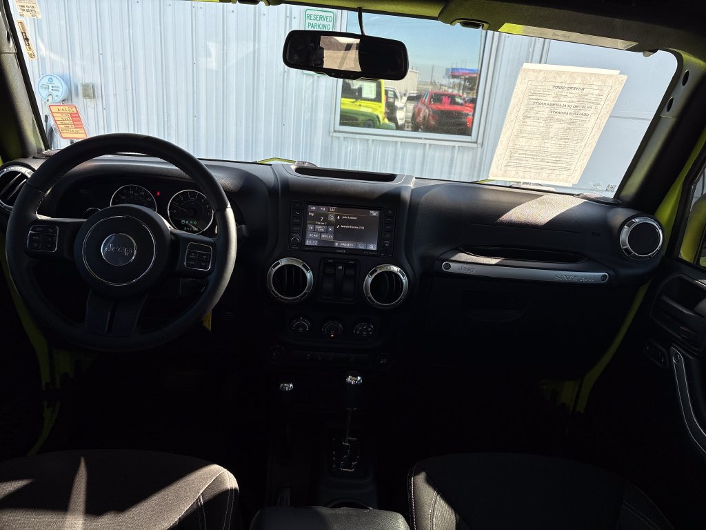 Used 2017 Jeep Wrangler Sahara w/ Connectivity Group AWD/4WD image 11
