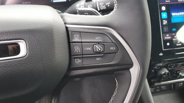 Certified 2023 Jeep Grand Cherokee Altitude AWD/4WD image 11