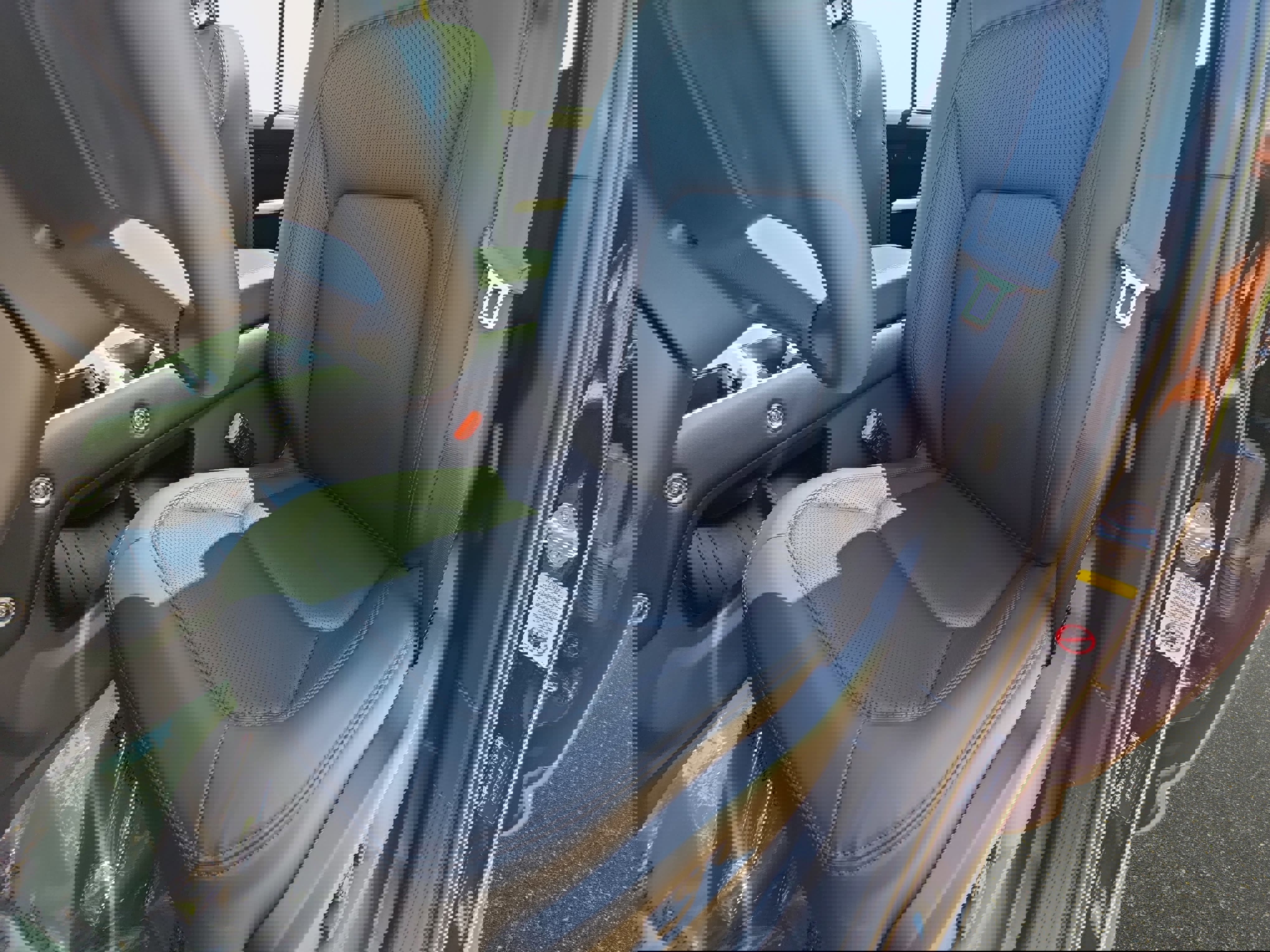 Used 2025 Land Rover Defender 110 S image 14