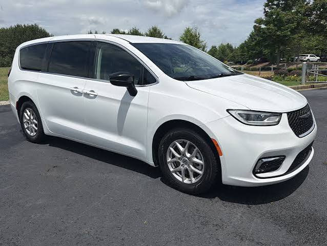 Used 2024 Chrysler Pacifica Touring-L FWD image 1