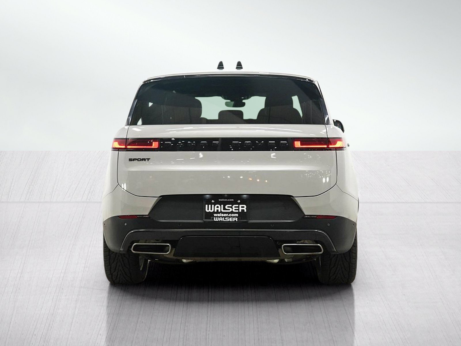 Used 2025 Land Rover Range Rover Sport SE AWD/4WD image 4
