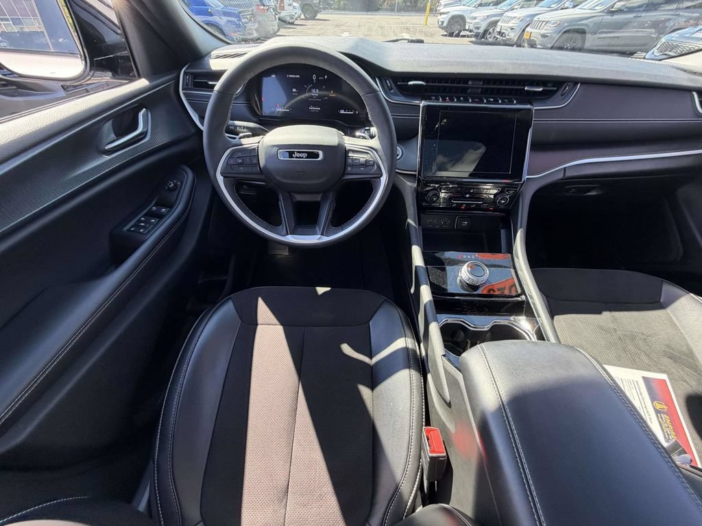 Used 2023 Jeep Grand Cherokee Altitude AWD/4WD image 23