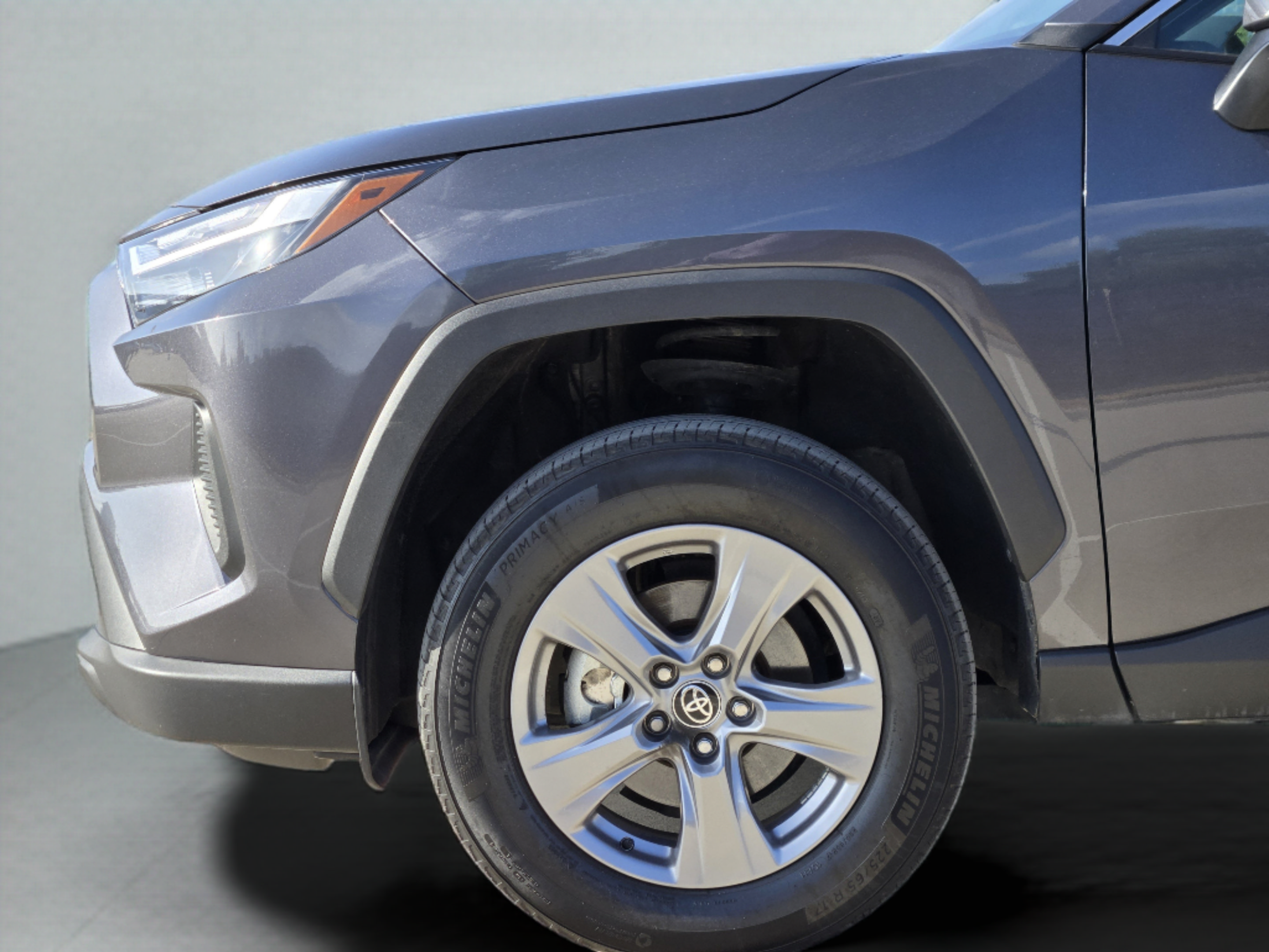Used 2025 Toyota RAV4 XLE AWD/4WD image 30