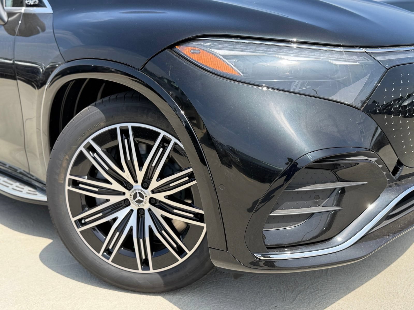 New 2026 Mercedes-Benz EQS 550 4MATIC SUV image 4
