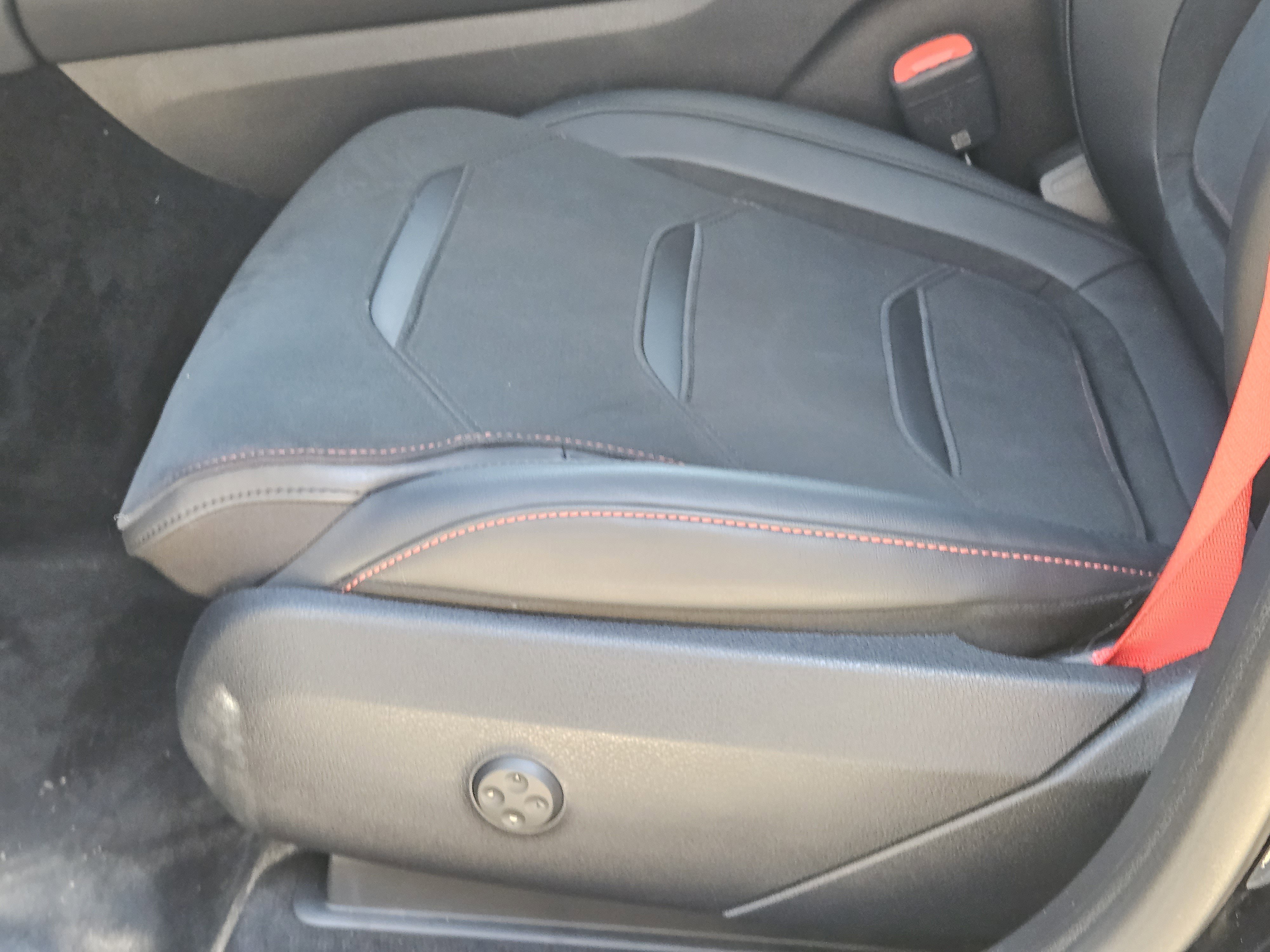 Used 2025 Mercedes-Benz GLC 43 AMG 4MATIC image 25