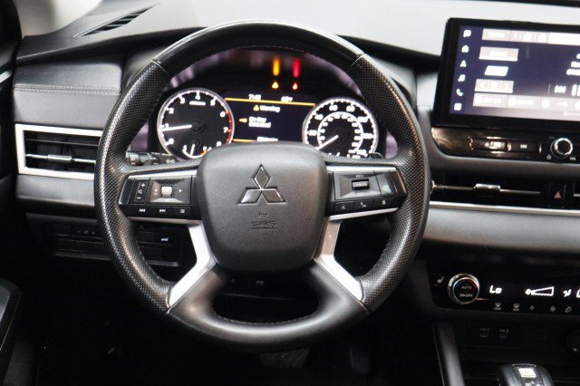 Used 2025 Mitsubishi Outlander SE FWD image 24