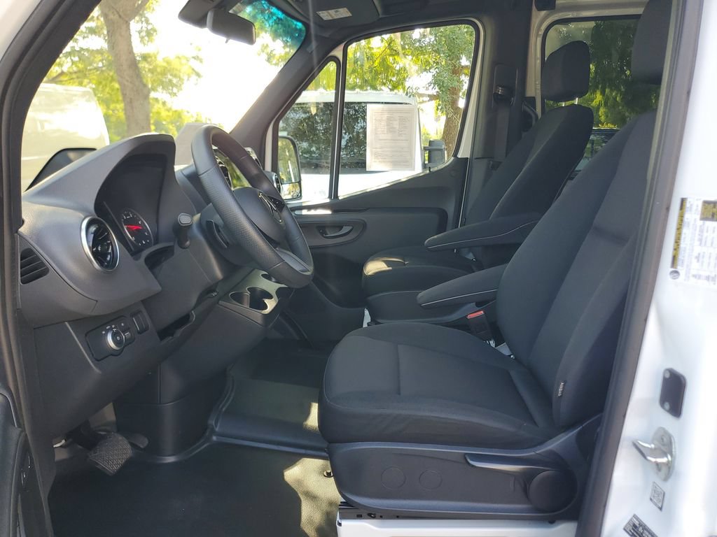 Used 2025 Mercedes-Benz Sprinter 2500 image 16