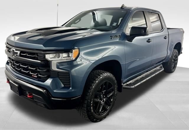 Used 2024 Chevrolet Silverado 1500 LT Trail Boss w/ Convenience Package II AWD/4WD image 4