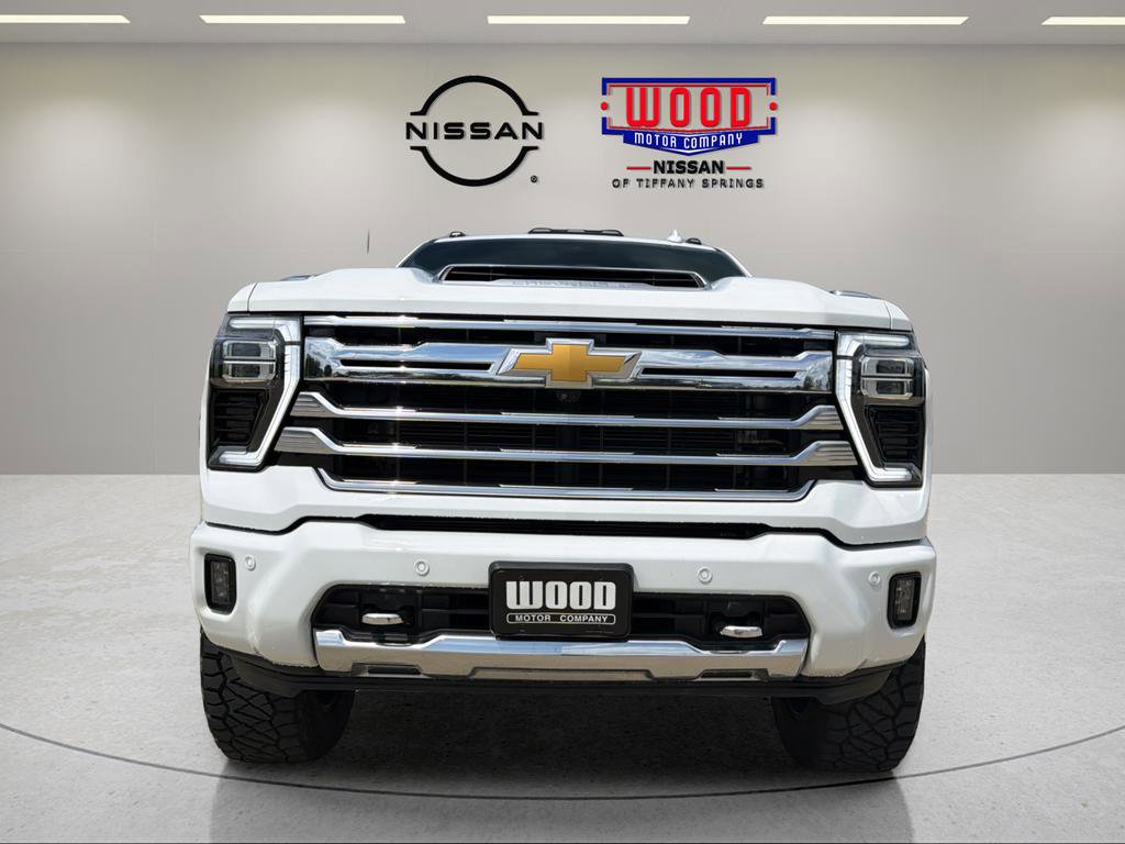 Used 2024 Chevrolet Silverado 3500 High Country w/ High Country Premium Package AWD/4WD image 2