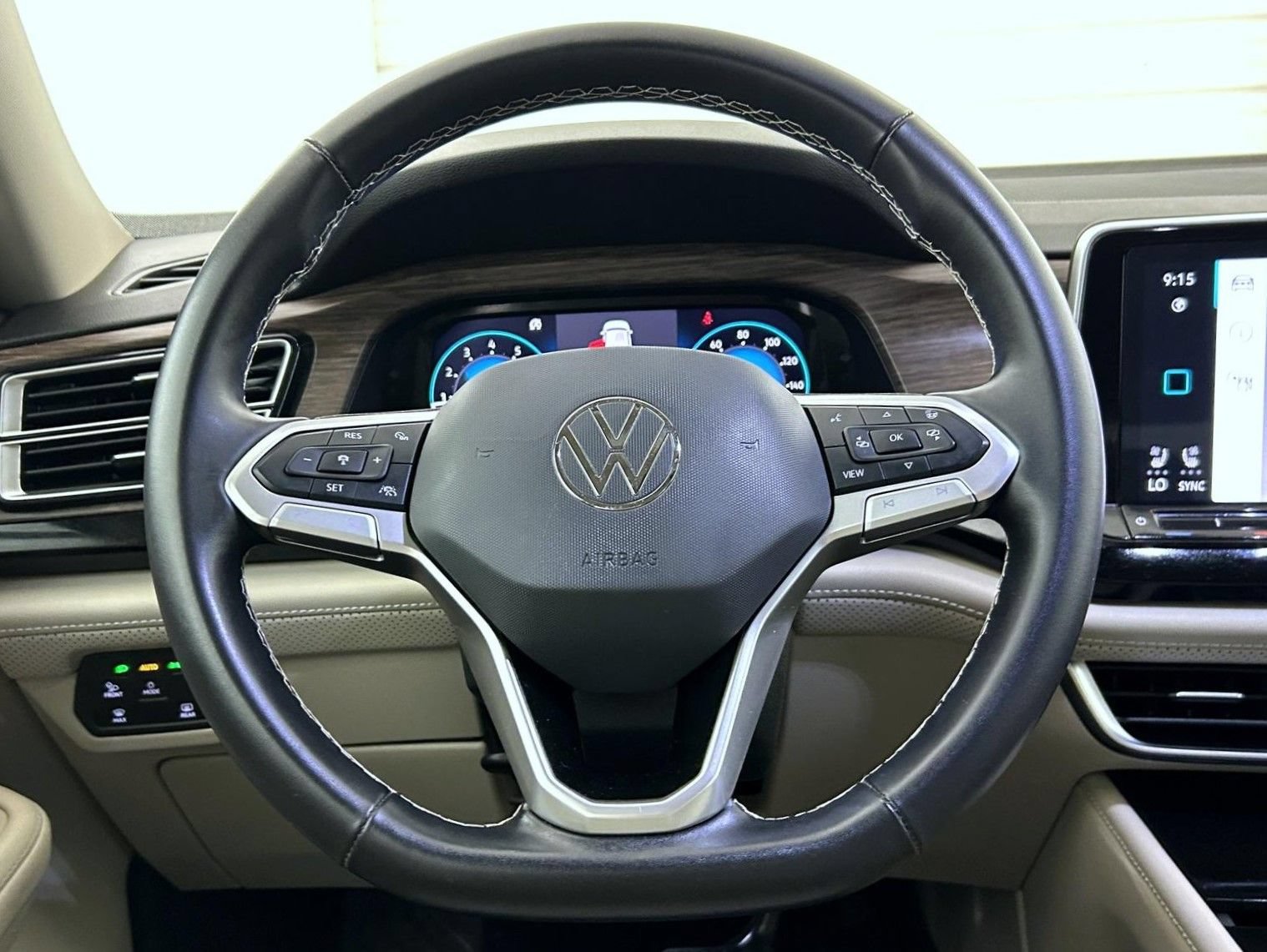 Used 2024 Volkswagen Atlas SEL AWD/4WD image 11