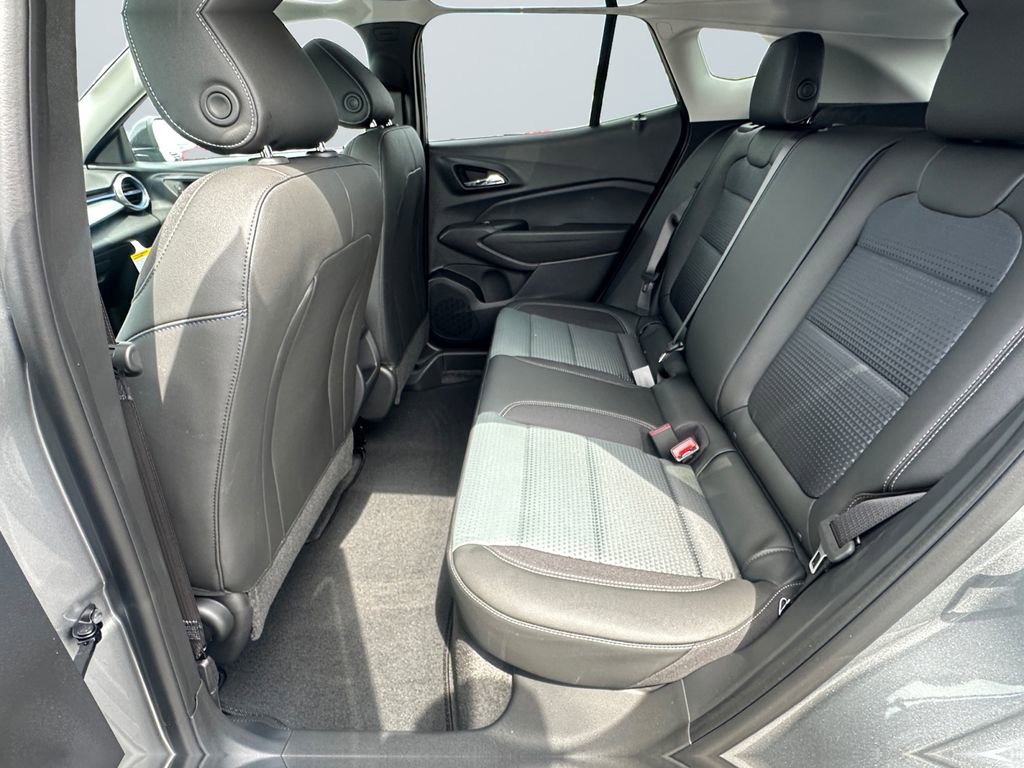 New 2026 Chevrolet Trax LT w/ Midnight Edition FWD image 13